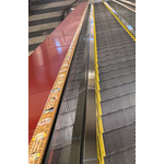 クイーンズスクエア横浜エスカレーター手すりベルト　ラッピング