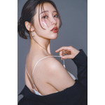 志崎樺音 1st 写真集『unplugged』カット
