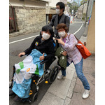津久井が「実の姉のよう」と語る田中真弓との一枚
