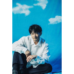 声優・津田健次郎の夏空な爽やかグラビアに釘付け…！蒼井翔太、増田俊樹×八代拓×小野賢章の生写真特典も！「TVガイドVOICE STARS vol.38」全ラインナップ発表 画像