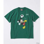 JOURNAL STANDARD「MICKEY MOUSE / ミッキー マウス 別注 サッカー プリント Tシャツ グリーンB」