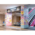 「クイーンズスクエア横浜」エスカレーター装飾