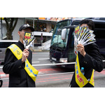 渋谷に“雷警報”発生!? アニメ『サンダー3』放送開始日に渋谷をジャック!学ラン33人が大捜索、カミナリがスペシャルネタ披露