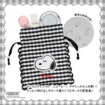 粧美堂【PEANUTS】スヌーピー ギンガムチェックシリーズ 「巾着 <BLACK>」使用イメージ