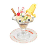 皮まで食べちゃう！？バナナまるごとパフェ