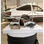「頭文字D」AE86（ハチロク）が実車と1/18スケールモデルで集結！ イオンモール高崎でポップアップショップ開催【8月11日～】 画像