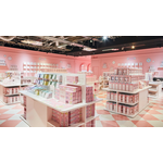 ポムポムプリン、クロミたちがお花と一緒♪ サンリオキャラ新商品第2弾が登場！ 体験型展示イベントにて東京会場限定のオリジナルグッズが販売