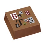 LOGOミルクチョコレートガナッシュをミルクチョコレートで包みました。