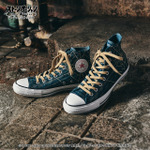 「ジョジョの奇妙な冒険 ストーンオーシャン【CONVERSE】チャーム付きシューズ」13,200円（税込）（C）LUCKY LAND COMMUNICATIONS／集英社・ジョジョの奇妙な冒険SO製作委員会