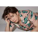 声優・伊東健人「だんだんシャツをはだけさせ…」写真家レスリー・キーと初セッション！「TVガイド」 画像