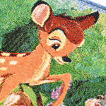 フラットポーチ『バンビ』80周年記念グッズ イメージ（C）Disney