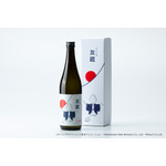「純米大吟醸 友蔵」イメージ（C）さくらプロダクション／日本アニメーション（C）Hatsukame Sake Brewery Co.,Ltd（C）Nexus Co.,Ltd.