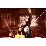 「ヒプノシスマイク -Division Rap Battle- 8th LIVE ≪CONNECT THE LINE≫」オオサカ・ディビジョン“どついたれ本舗”公演の様子（C）King Record Co., Ltd. All rights reserved.