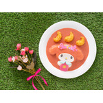 「Flower Puroland」マイメロディモチーフの「小エビフライのフラワーガーデンピンクカレー」_1.500円(税込)（C）2023 SANRIO CO., LTD. TOKYO, JAPAN 著作 株式会社サンリオ