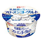 シナモロール×「乳酸菌が生きているフローズンヨーグルト」フローズンヨーグルトの山を滑るシナモロールとみるく