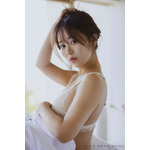 「井口裕香 写真集 MORE MORE MORE」画像