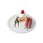 「NieR」シリーズ SQAURE ENIX CAFE コラボ「何でもない日を祝ういちごのショートケーキ」（C）SQUARE ENIX