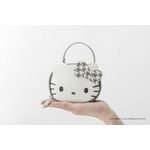 「HELLO KITTY × BRILMY リップが縦に収納できる ズボラに優しいミニコスメポーチ BOOK」2,959円（税込）（C）2025 SANRIO CO., LTD. APPROVAL NO.L655701