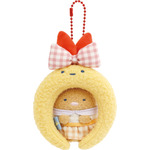 サンエックス「すみっコぐらし しっぽカチューシャキーホルダー（夢みるしっぽず・えびふらいのしっぽ）」使用例（C）2025 SAN-X CO., LTD. ALL RIGHTS RESERVED.