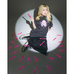 BOCCHI THE ROCK! × CONVERSE TOKYO【美好よしみ】GRAPHIC TEE　モデル：青山吉能（C）はまじあき／芳文社・アニプレックス