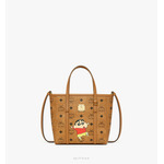 MCM×クレヨンしんちゃん「Toni トップジップショッパーバッグ」（C）Ｕ／Ｆ・Ｓ・Ａ・Ａ