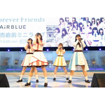 「CUE!」ユニット曲と発売直前の新曲を披露！ 1stシングル「Forever Friends」発売直前ミニライブをサンシャインシティ噴水広場にて開催【レポート】