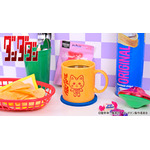 TVアニメ『ダンダダン』「たっぷりマグカップ（ターボババア【招き猫】）」（C）龍幸伸／集英社・ダンダダン製作委員会