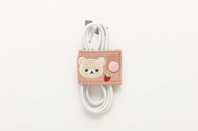 「コリラックマ　コードホルダー」使用例（C）2025 SAN-X CO., LTD. ALL RIGHTS RESERVED.