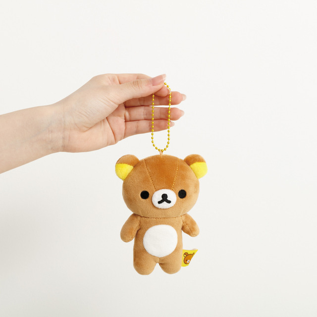 「もーちもちぶらさげぬいぐるみ　リラックマ」（C）2025 SAN-X CO., LTD. ALL RIGHTS RESERVED.