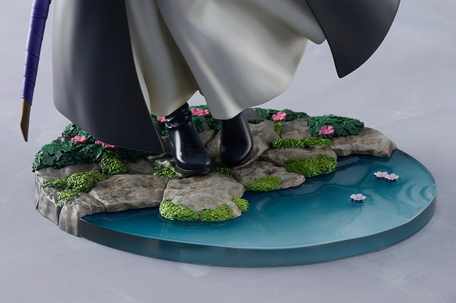グッドスマイルカンパニー「葬送のフリーレン フェルン～追憶のひととき～ 1/7スケール 完成品フィギュア」台座（C）山田鐘人・アベツカサ／小学館／「葬送のフリーレン」製作委員会