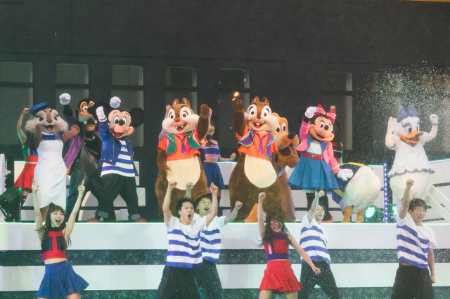 終演する「ビッグバンドビート」のイベントも開催中！暑さやわらぐレイトサマーの東京ディズニーシーを満喫