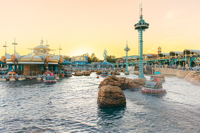 終演する「ビッグバンドビート」のイベントも開催中！暑さやわらぐレイトサマーの東京ディズニーシーを満喫