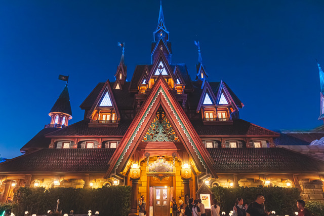 終演する「ビッグバンドビート」のイベントも開催中！暑さやわらぐレイトサマーの東京ディズニーシーを満喫