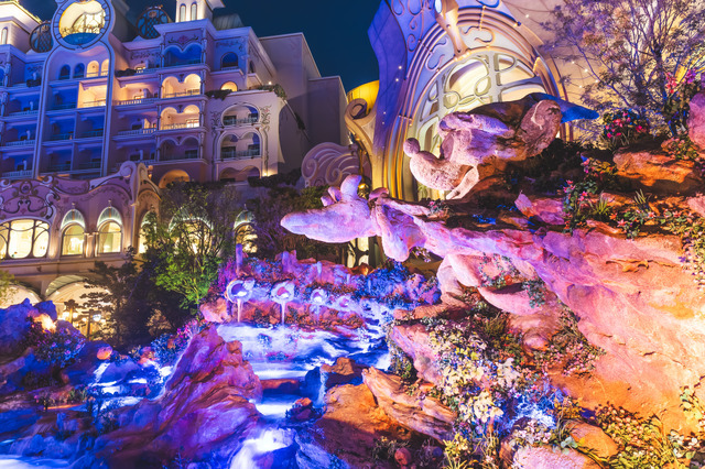 終演する「ビッグバンドビート」のイベントも開催中！暑さやわらぐレイトサマーの東京ディズニーシーを満喫