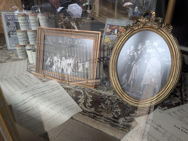 終演する「ビッグバンドビート」のイベントも開催中！暑さやわらぐレイトサマーの東京ディズニーシーを満喫