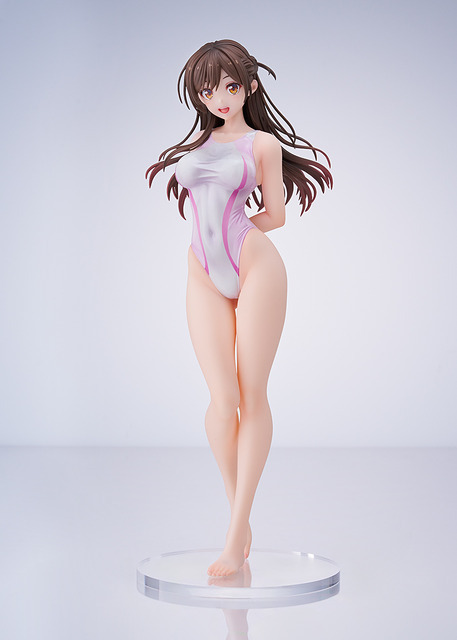 「彼女、お借りします　水原千鶴 桃色ラインの競泳水着Ver.」19,800円（税込）（C）宮島礼吏・講談社／「彼女、お借りします」製作委員会2025