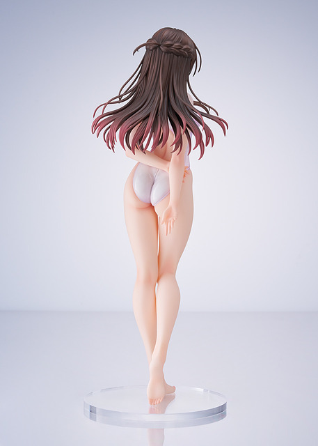 「彼女、お借りします　水原千鶴 桃色ラインの競泳水着Ver.」19,800円（税込）（C）宮島礼吏・講談社／「彼女、お借りします」製作委員会2025
