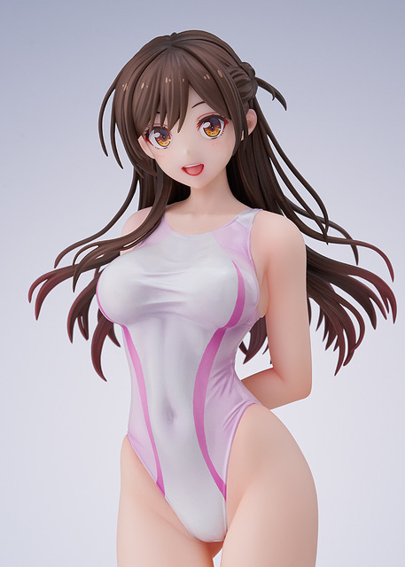 「彼女、お借りします　水原千鶴 桃色ラインの競泳水着Ver.」19,800円（税込）（C）宮島礼吏・講談社／「彼女、お借りします」製作委員会2025