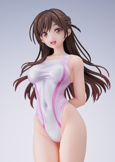 「彼女、お借りします　水原千鶴 桃色ラインの競泳水着Ver.」19,800円（税込）（C）宮島礼吏・講談社／「彼女、お借りします」製作委員会2025