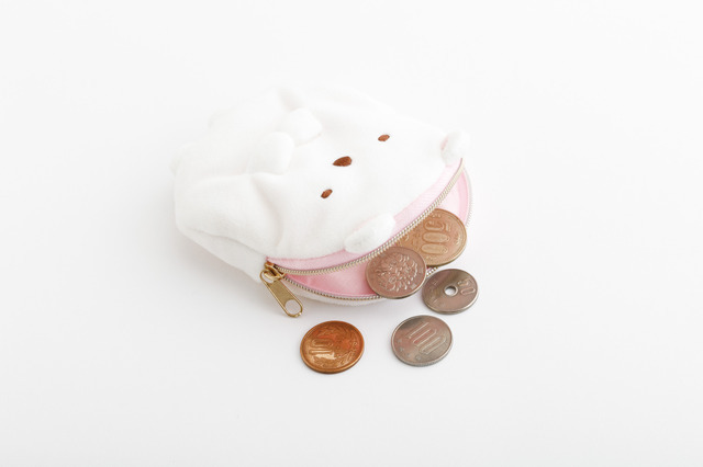 すみっコぐらしコレクション「ぬいぐるみコインケース」使用イメージ（C）2025 SAN-X CO., LTD. ALL RIGHTS RESERVED.