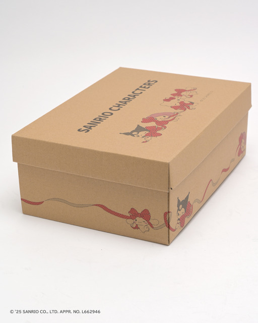 「サンリオキャラクターズ シューズ」キャラクターがリボンで繋がった箱デザイン
