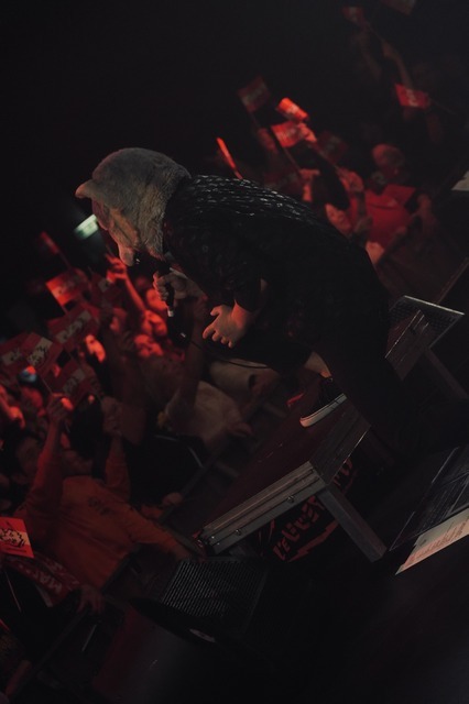 「鬼滅」から「ガンダム」まで欧州を揺るがす熱狂！MAN WITH A MISSION、圧巻のツアーで実力を証明！