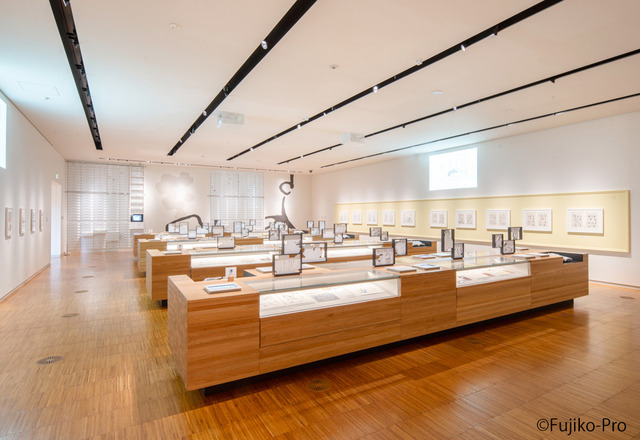 「藤子・F・不二雄ミュージアム クリスマスはミュージアムで！2025」クリスマスにちなんだ話の原画が登場（C）Fujiko-Pro