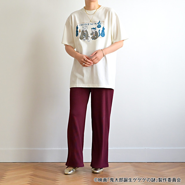 映画『鬼太郎誕生 ゲゲゲの謎』×石黒亜矢子コラボグッズ「クルーネックTシャツ（鬼太郎の父と水木）」使用イメージ（C）映画「鬼太郎誕生ゲゲゲの謎」製作委員会