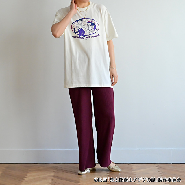 映画『鬼太郎誕生 ゲゲゲの謎』×石黒亜矢子コラボグッズ「クルーネックTシャツ（水木と沙代）」使用イメージ（C）映画「鬼太郎誕生ゲゲゲの謎」製作委員会