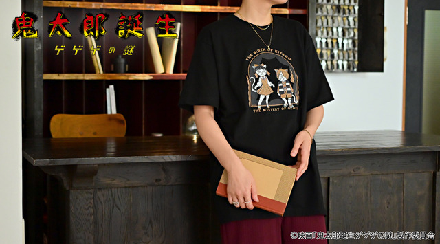 映画『鬼太郎誕生 ゲゲゲの謎』×石黒亜矢子コラボグッズ「クルーネックTシャツ（鬼太郎とねこ娘）」使用イメージ（C）映画「鬼太郎誕生ゲゲゲの謎」製作委員会