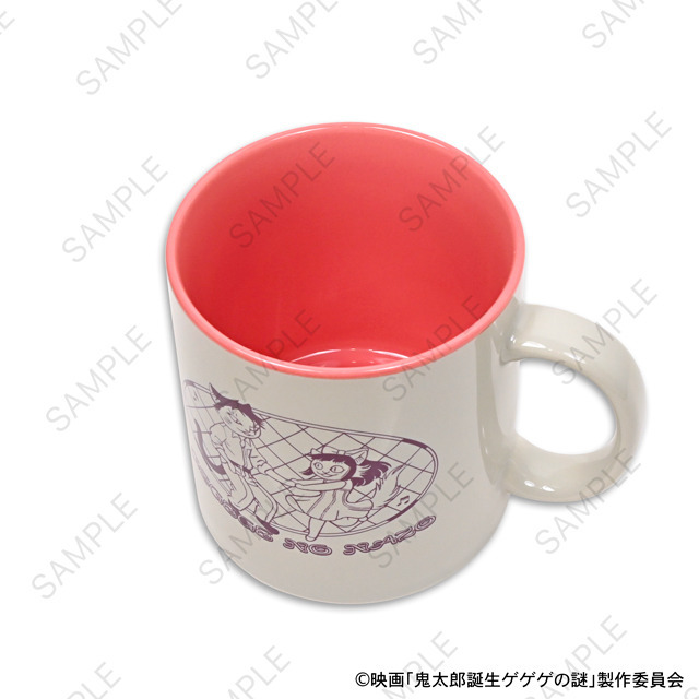 映画『鬼太郎誕生 ゲゲゲの謎』×石黒亜矢子コラボグッズ「たっぷりマグカップ（水木と沙代）」（C）映画「鬼太郎誕生ゲゲゲの謎」製作委員会