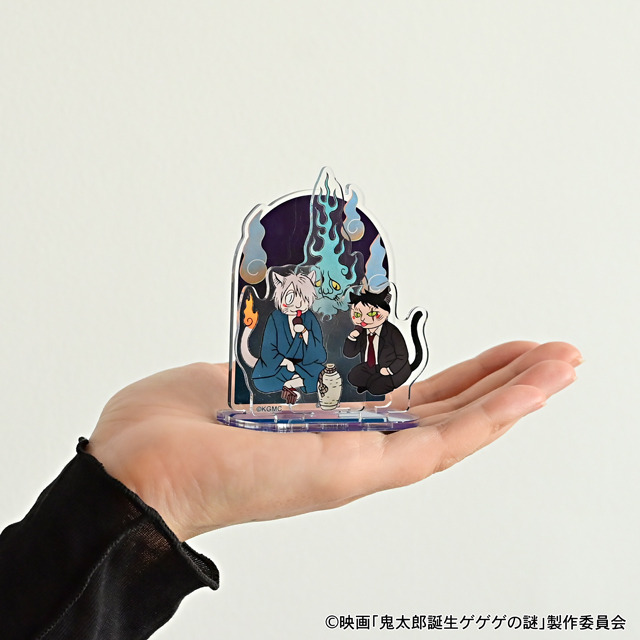 映画『鬼太郎誕生 ゲゲゲの謎』×石黒亜矢子コラボグッズ「アクリルスタンド（鬼太郎の父と水木）」使用イメージ（C）映画「鬼太郎誕生ゲゲゲの謎」製作委員会
