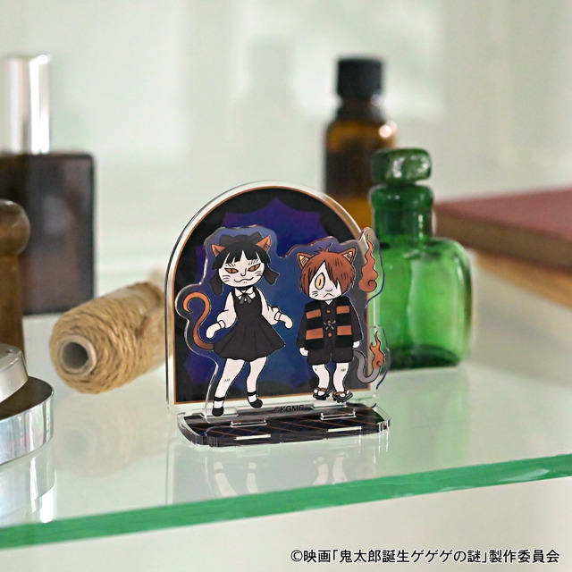 映画『鬼太郎誕生 ゲゲゲの謎』×石黒亜矢子コラボグッズ「アクリルスタンド（太郎とねこ娘）」使用イメージ（C）映画「鬼太郎誕生ゲゲゲの謎」製作委員会
