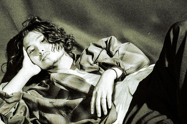 石崎ひゅーい×SIX LOUNGEヤマグチユウモリ、コラボ楽曲とライブツアーゲスト出演発表